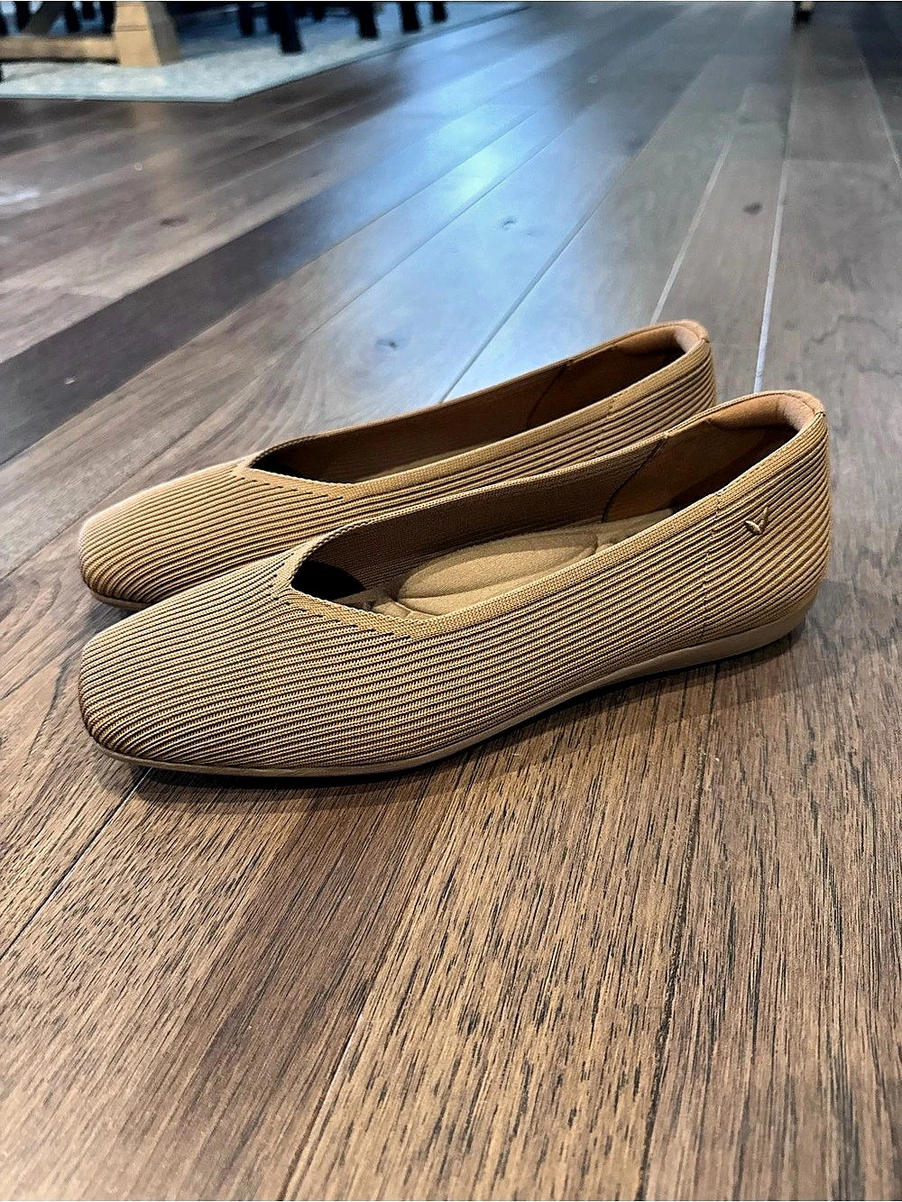 VIVAIA Margot Square-Toe V-Cut Flats light Brown EU 41.5